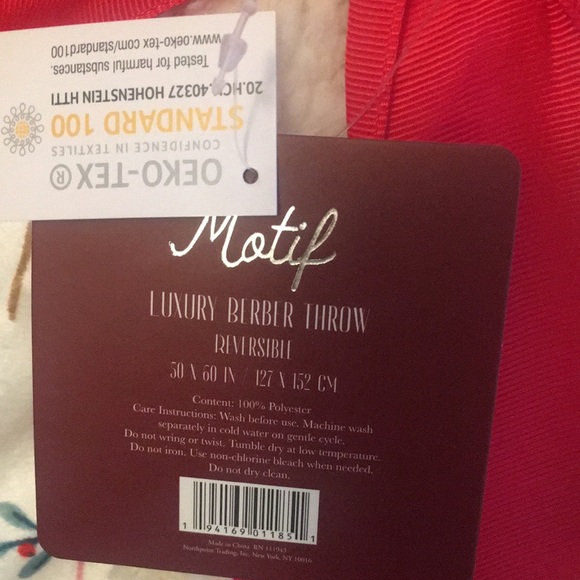 Motif Luxury Berber Throw, 50 x 60”, Christmas theme. - Picture 2 of 3